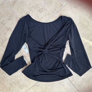 Gap open back long sleeve athletic shirt